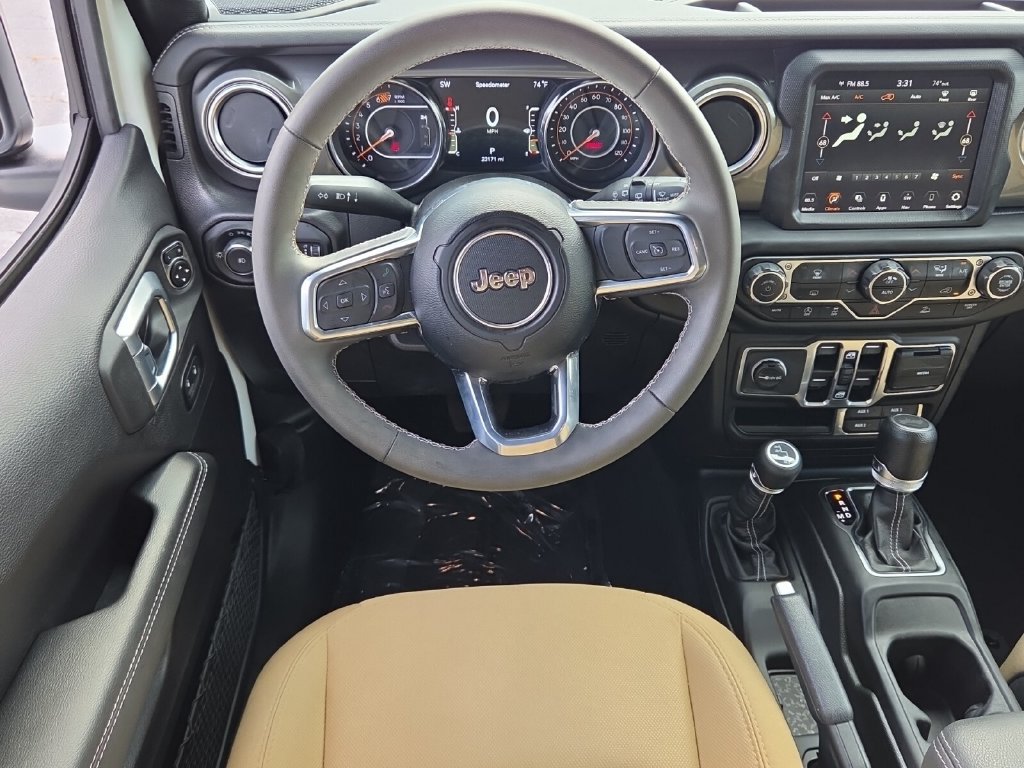 Used 2023 Jeep Wrangler Unlimited Sahara AWD/4WD image 14