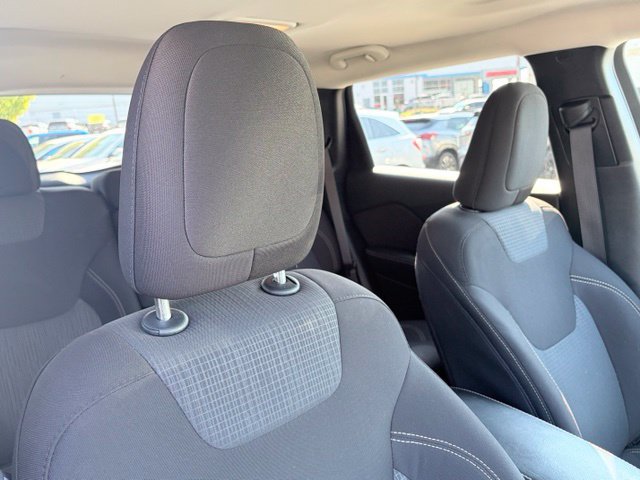 Used 2016 Jeep Cherokee Latitude w/ Comfort/Convenience Group AWD/4WD image 30