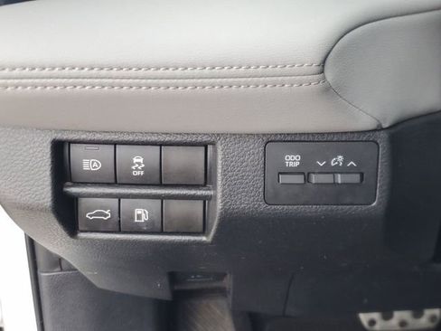 Used 2019 Toyota Avalon FWD image 17