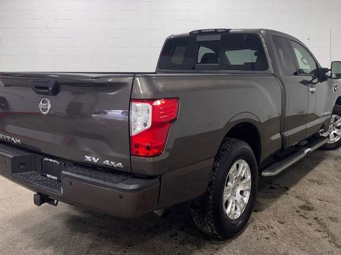Used 2017 Nissan Titan SV image 3