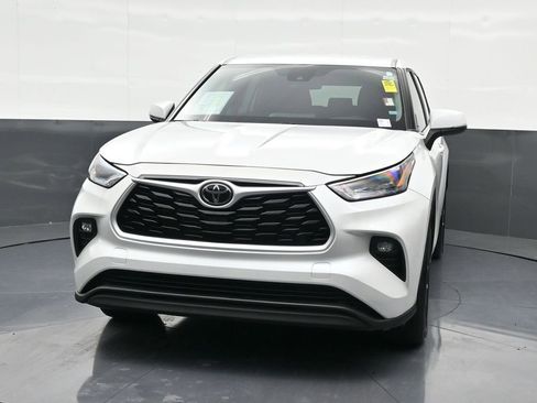 Used 2024 Toyota Highlander LE image 9