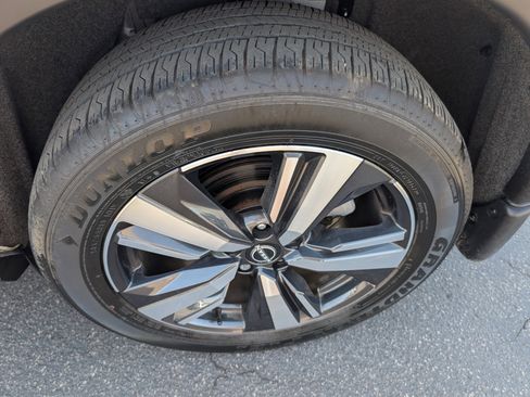 Used 2023 Nissan Rogue SL AWD/4WD image 9
