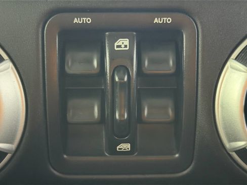 Used 2015 Jeep Wrangler Unlimited Sahara w/ Connectivity Group AWD/4WD image 23