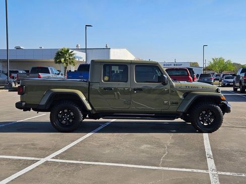 Used 2025 Jeep Gladiator Sport image 4