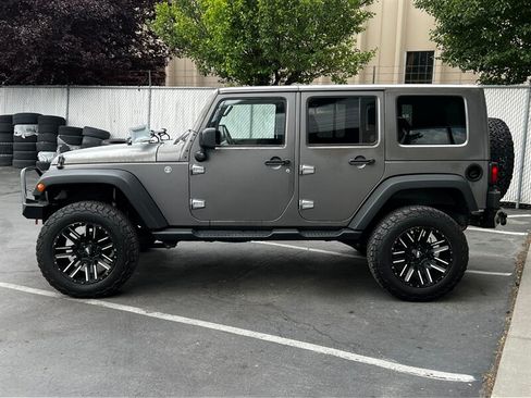 Used 2017 Jeep Wrangler Unlimited Sport w/ Quick Order Package 24S AWD/4WD image 4