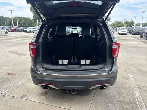 Used 2018 Ford Explorer XLT w/ Equipment Group 202A AWD/4WD image 30