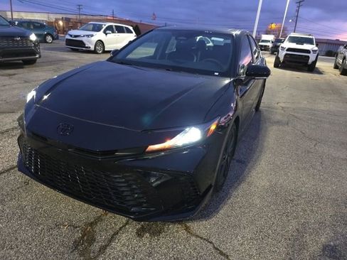 New 2026 Toyota Camry Hybrid FWD image 1