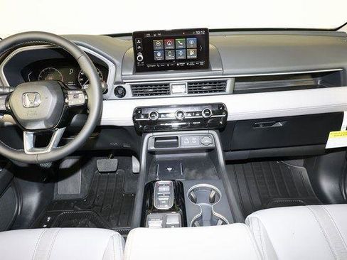 New 2025 Honda Pilot Touring image 8