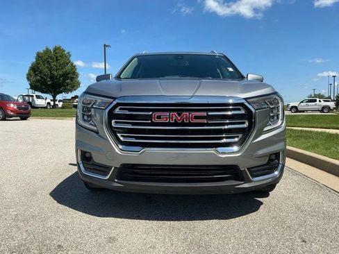 Used 2023 GMC Terrain SLT w/ Infotainment Package II FWD image 8