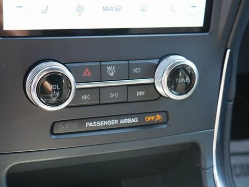 Used 2022 Ford Edge ST image 21