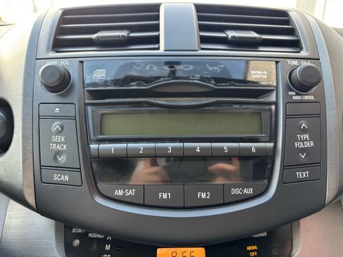 Used 2011 Toyota RAV4 4WD image 22