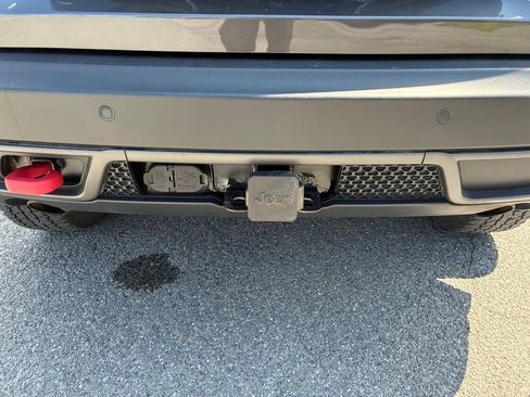 Used 2022 Jeep Cherokee Trailhawk w/ Trailer Tow Group AWD/4WD image 11