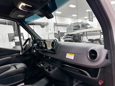 Certified 2025 Mercedes-Benz Sprinter 2500 image 27