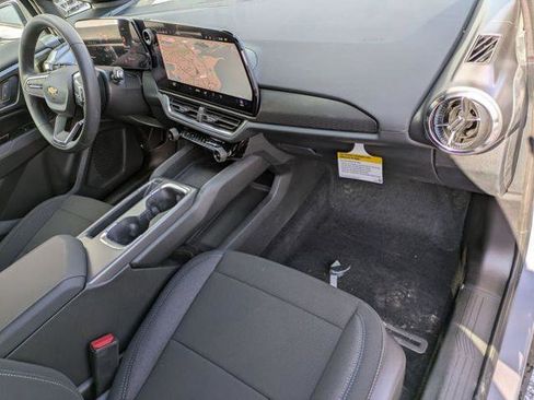 New 2026 Chevrolet Equinox EV LT image 27