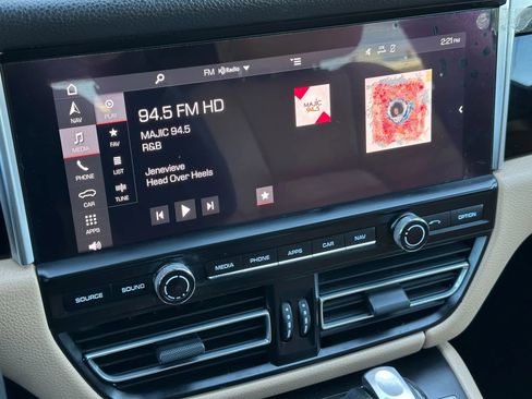 Used 2019 Porsche Macan image 35