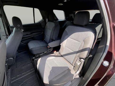 Used 2023 Chevrolet Traverse LT FWD image 25
