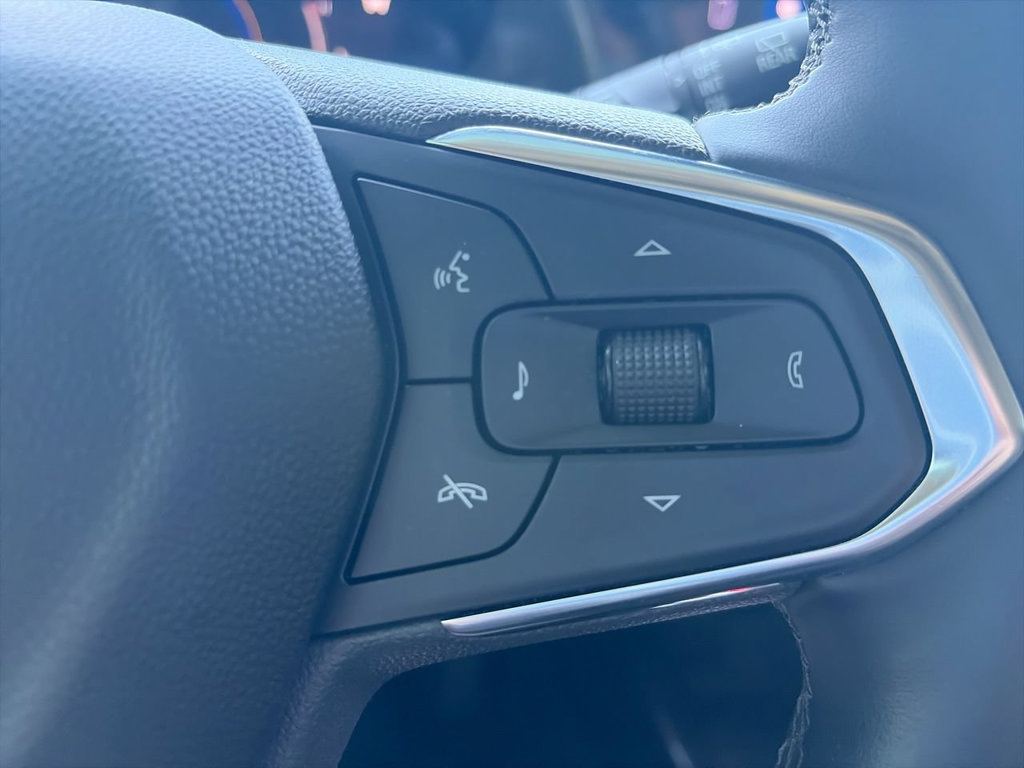 Used 2025 Chevrolet Trax ACTIV w/ Sunroof Package FWD image 23
