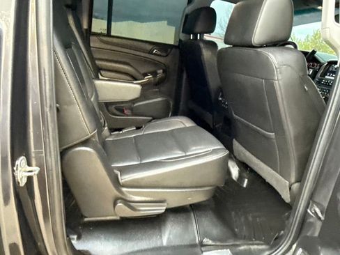 Used 2017 GMC Yukon XL SLT w/ Open Road Package AWD/4WD image 16