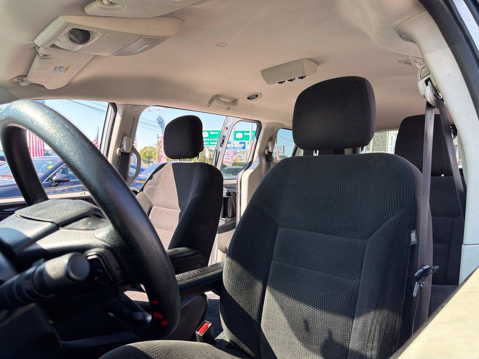 Used 2017 Dodge Grand Caravan SE w/ Power Window Group FWD image 23