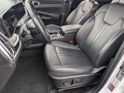Used 2024 Kia Sorento S image 14