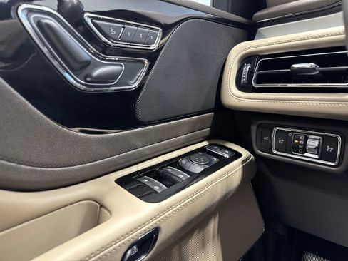 Used 2022 Lincoln Aviator AWD w/ Premium Package image 9