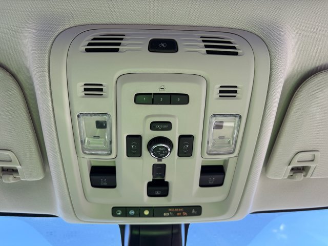 Used 2021 GMC Yukon XL Denali w/ Denali Ultimate Package AWD/4WD image 27