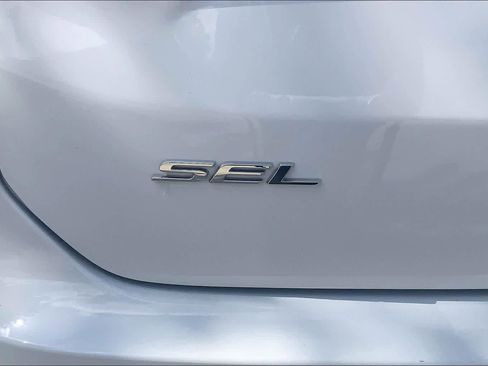 Used 2022 Ford Edge SEL AWD/4WD image 10