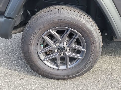 Used 2019 Jeep Wrangler Sport AWD/4WD image 6