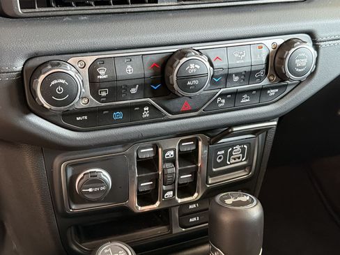 Used 2024 Jeep Wrangler High Altitude AWD/4WD image 19