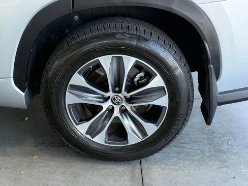 Certified 2022 Toyota Highlander XLE image 16