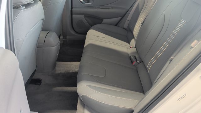 Certified 2025 Hyundai Elantra Sport FWD image 23