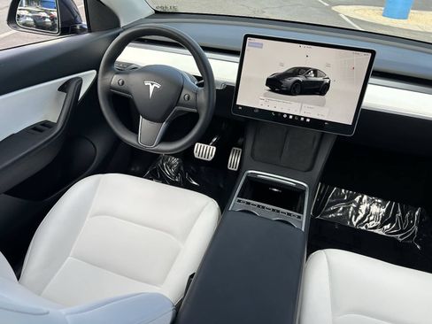 Used 2022 Tesla Model Y Performance AWD/4WD image 18