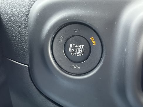 Used 2018 Jeep Wrangler Unlimited Sport S AWD/4WD image 34