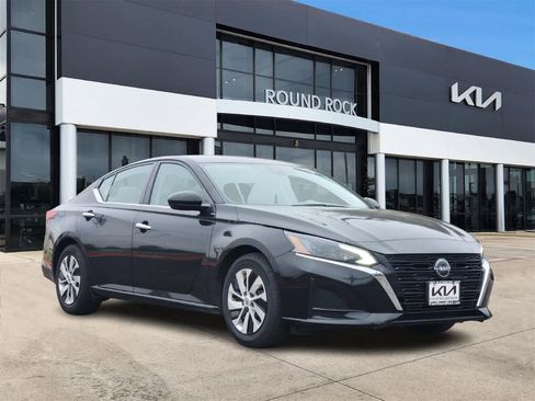 Used 2023 Nissan Altima 2.5 S image 3