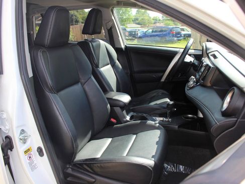 Used 2014 Toyota RAV4 Limited w/ Technology Package AWD/4WD image 37