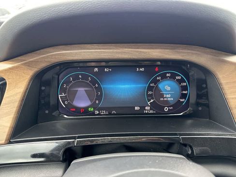 Used 2025 Volkswagen Atlas SE FWD image 15