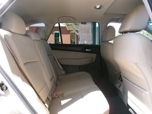 Used 2018 Subaru Outback 2.5i Limited AWD/4WD image 19