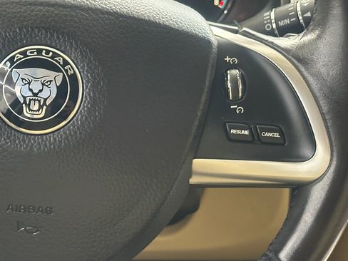 Used 2015 Jaguar XF Premium image 23