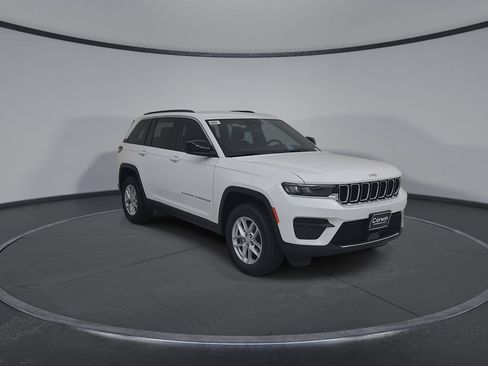 New 2026 Jeep Grand Cherokee Laredo w/ Trailer Tow Package AWD/4WD image 2