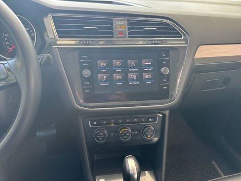 Used 2018 Volkswagen Tiguan SEL image 17