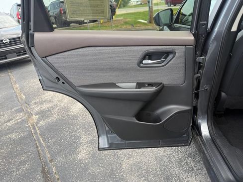 Used 2023 Nissan Rogue SV AWD/4WD image 9