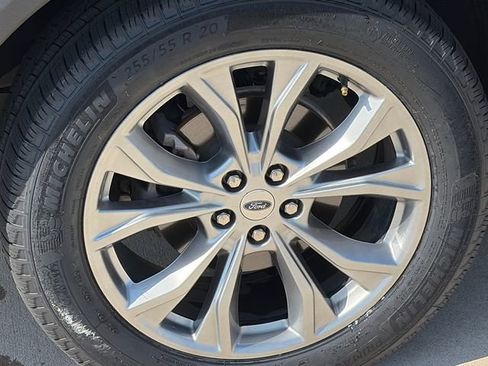 Used 2023 Ford Explorer XLT w/ Equipment Group 202A RWD image 11