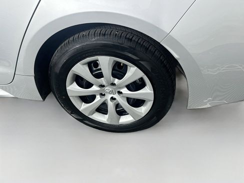 Used 2025 Toyota Corolla LE image 11