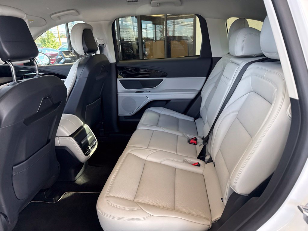 Used 2026 Lincoln Nautilus Premier AWD/4WD image 11
