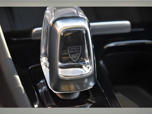 Certified 2025 Volvo XC40 B5 Plus w/ Protection Package Premier image 36