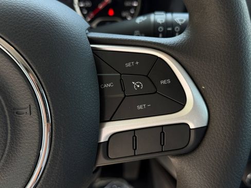Used 2023 Jeep Renegade Latitude AWD/4WD image 25