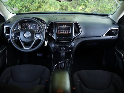 Used 2019 Jeep Cherokee Latitude w/ Popular Appearance Group FWD image 19