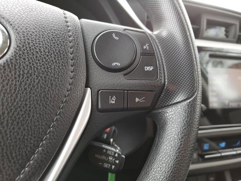 Used 2018 Toyota Corolla LE image 21