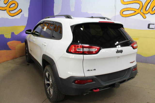 Used 2018 Jeep Cherokee Trailhawk AWD/4WD image 6