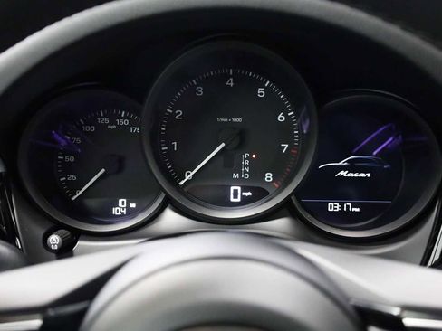 Certified 2026 Porsche Macan image 24